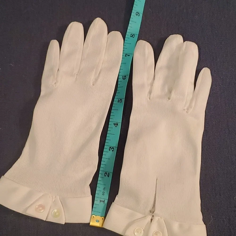 Vintage white gloves with button flip‎